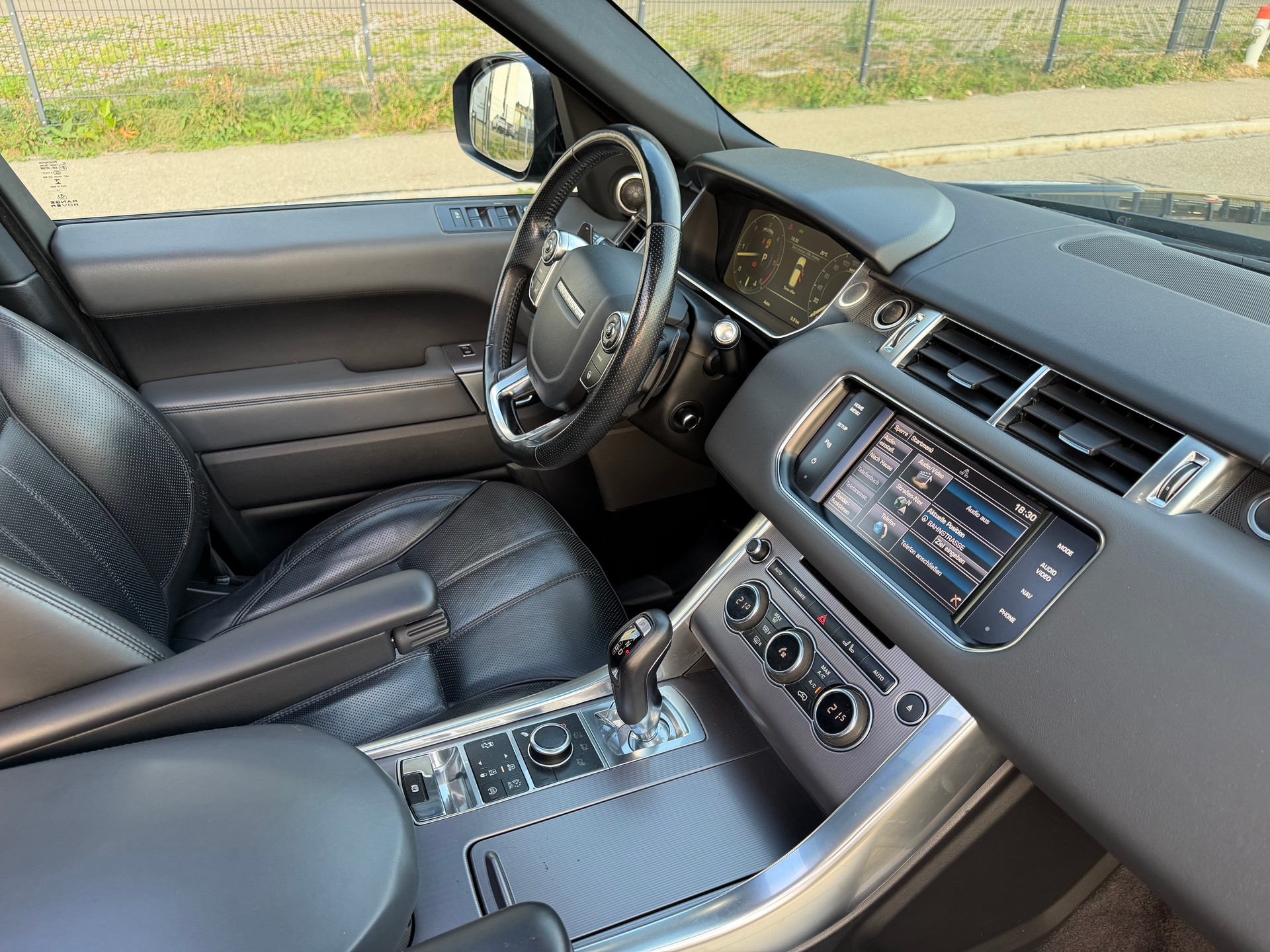 LAND ROVER Range Rover Sport - 7 Plätzer- 3.0 SDV6 HSE Automatic-image-17