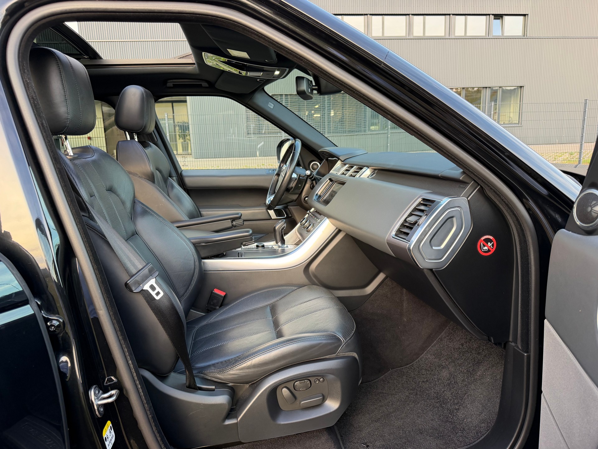 LAND ROVER Range Rover Sport - 7 Plätzer- 3.0 SDV6 HSE Automatic-image-24