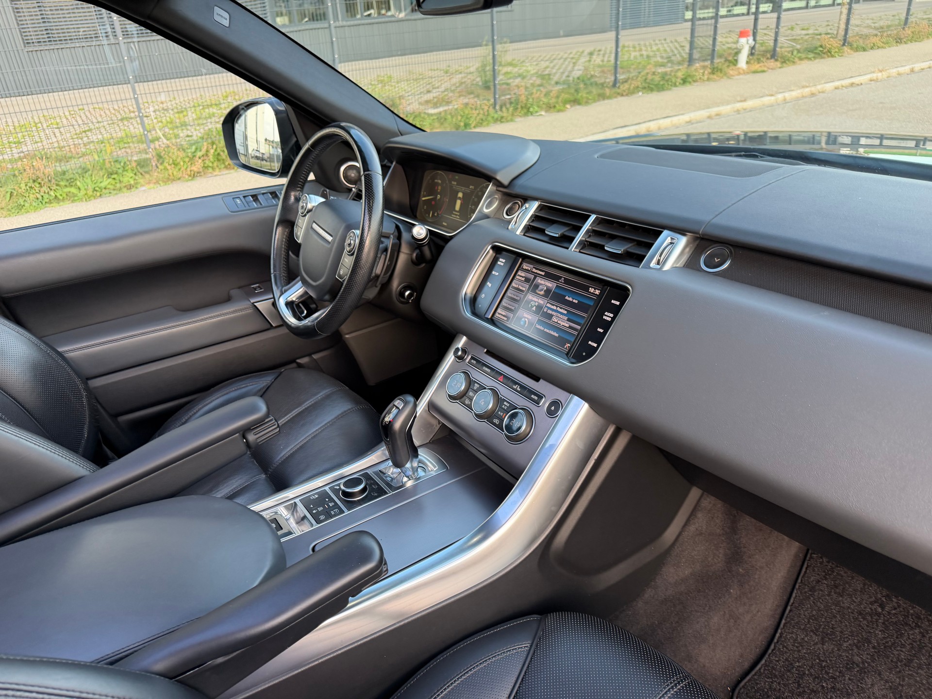 LAND ROVER Range Rover Sport - 7 Plätzer- 3.0 SDV6 HSE Automatic-image-16