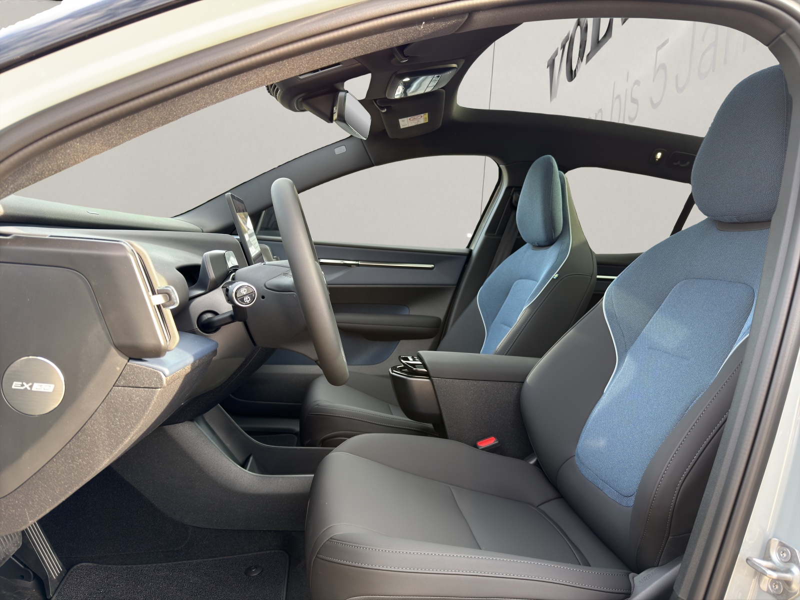 VOLVO EX30 CC E60 Twin Performance AWD-image-8