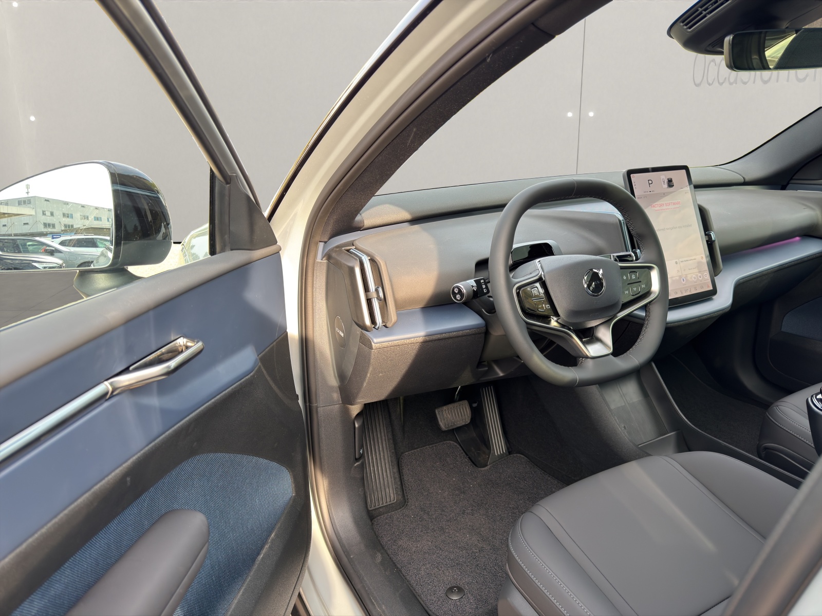 VOLVO EX30 CC E60 Twin Performance AWD-image-7