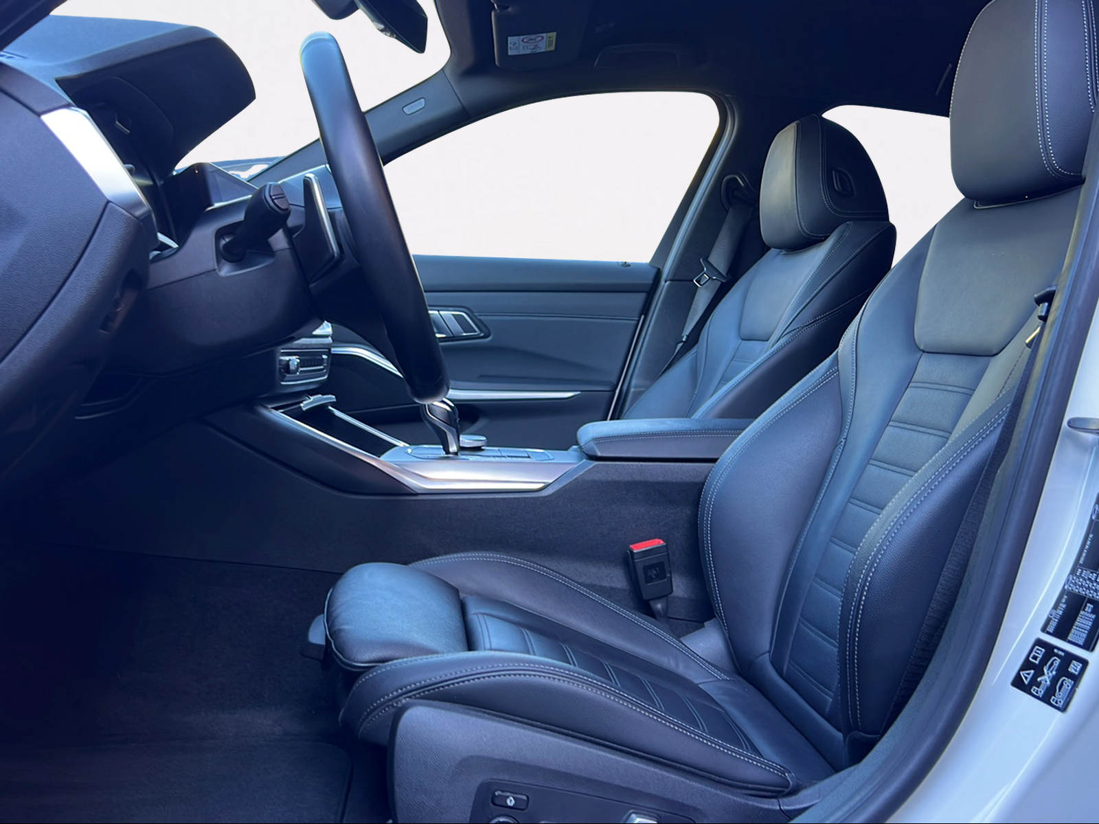 BMW 320d xDrive Touring M Sport Steptronic-image-9