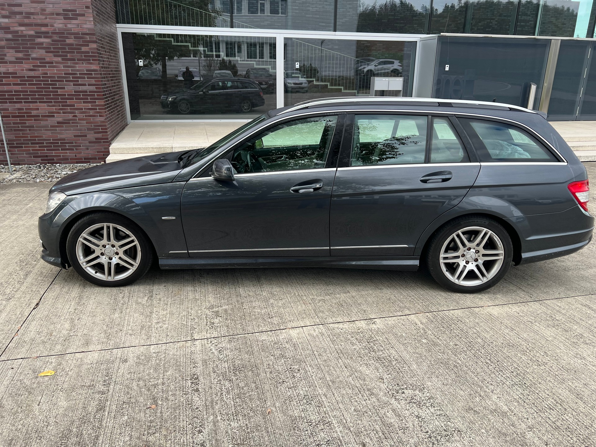 MERCEDES-BENZ C 350 CDI (320 CDI) Avantgarde 4Matic 7G-Tronic-image-3