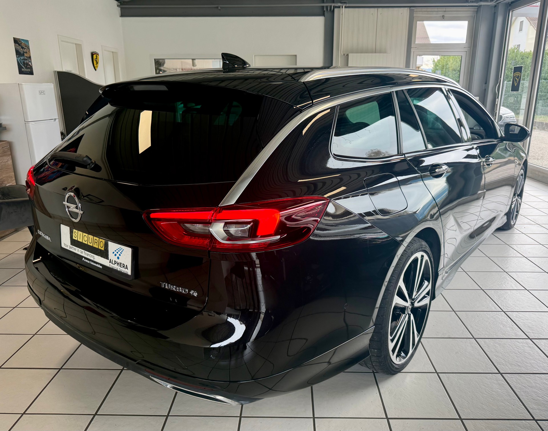 OPEL Insignia 2.0 T Sports Tourer Excellence 4WD Automat.-image-8