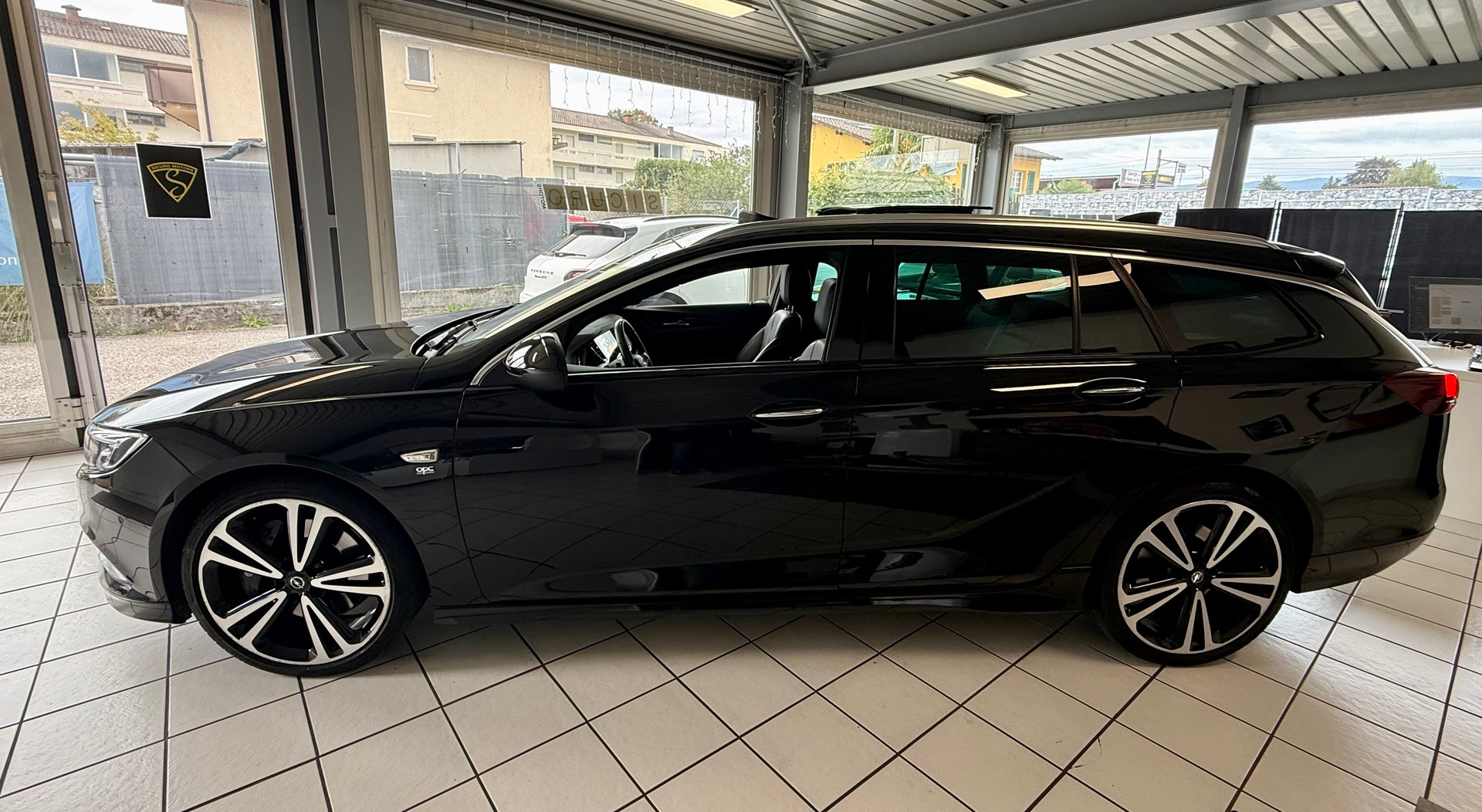 OPEL Insignia 2.0 T Sports Tourer Excellence 4WD Automat.-image-4