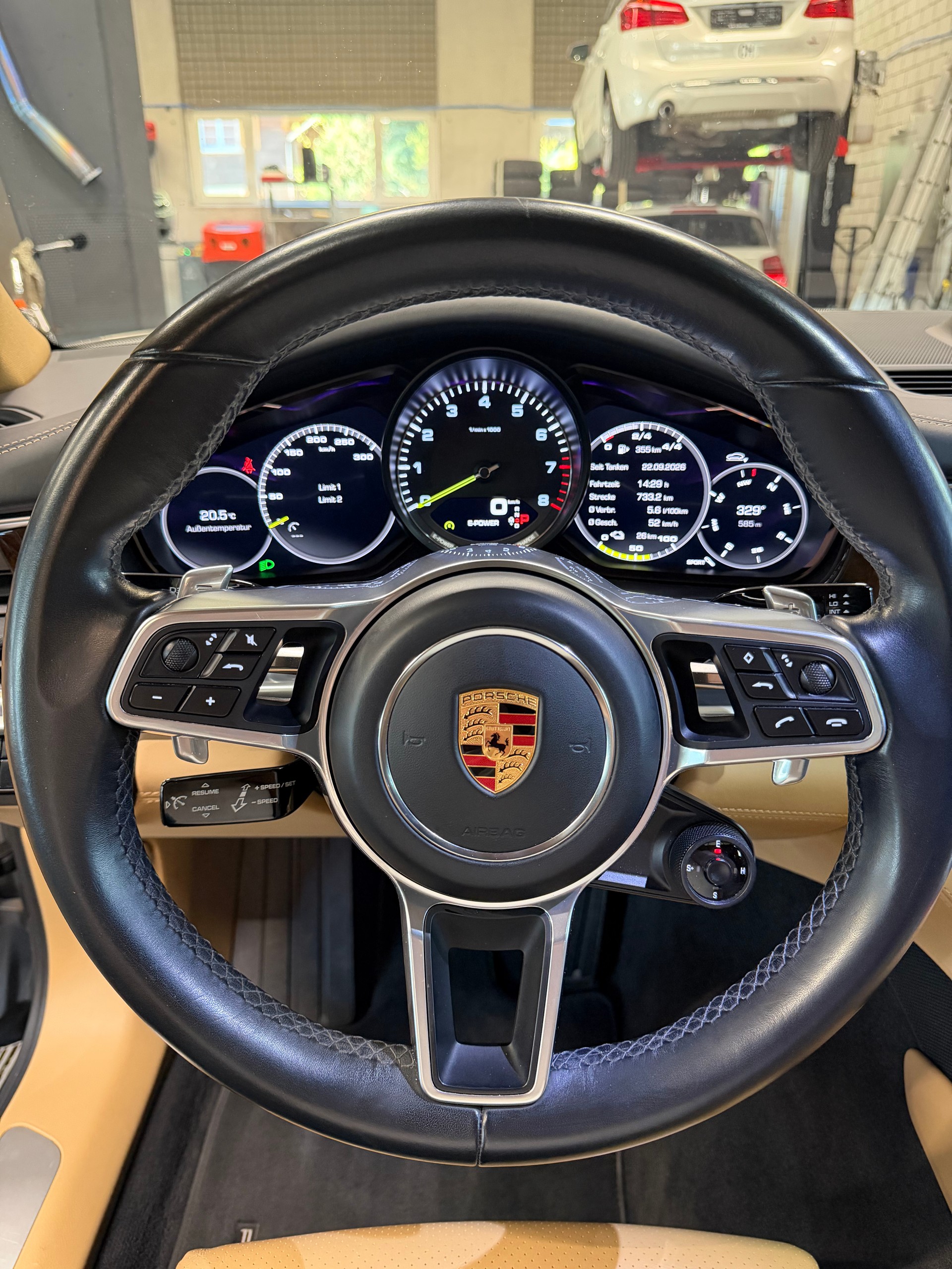 PORSCHE Panamera 4 E-Hybrid Executive PDK-image-16