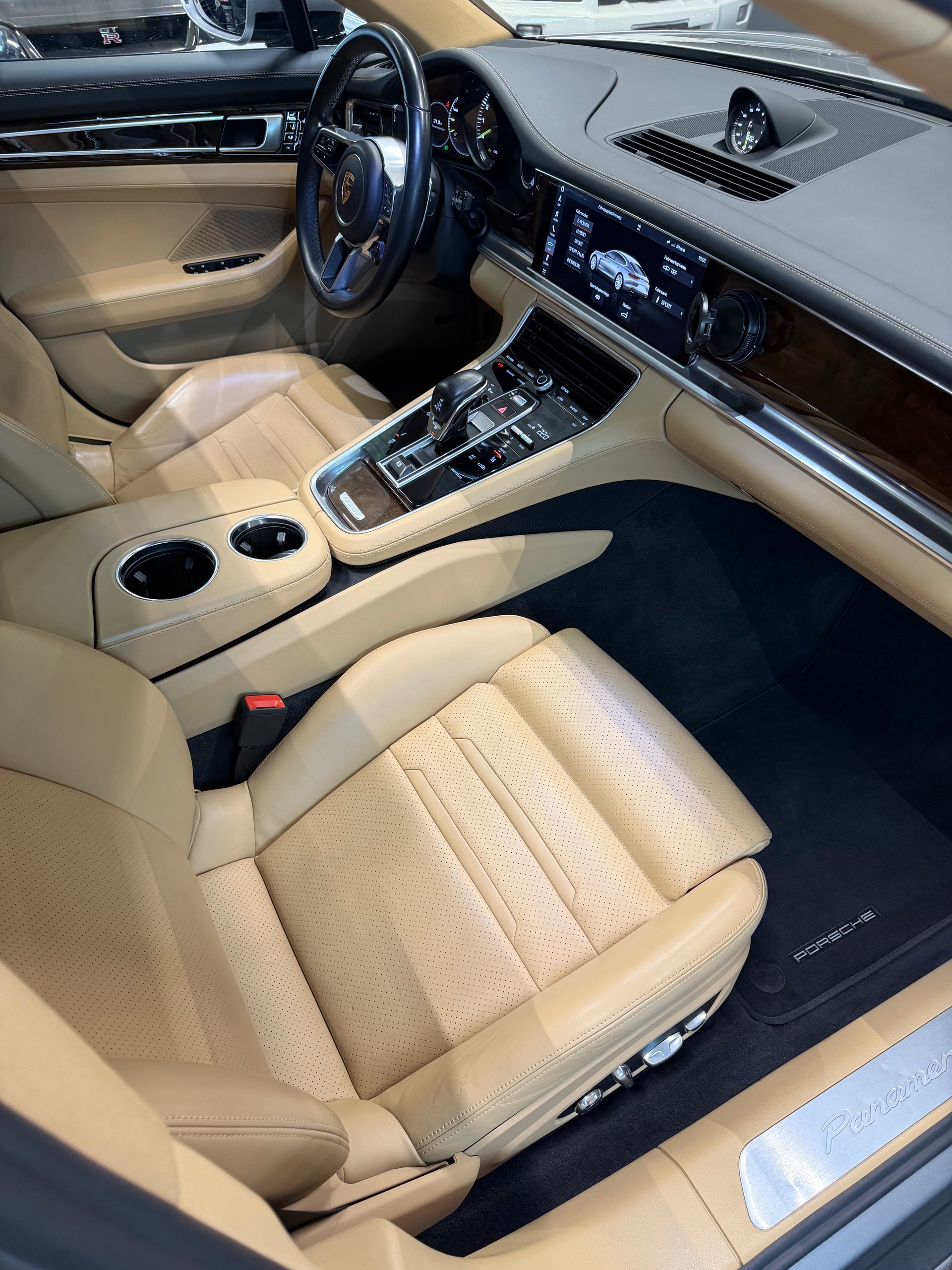 PORSCHE Panamera 4 E-Hybrid Executive PDK-image-8
