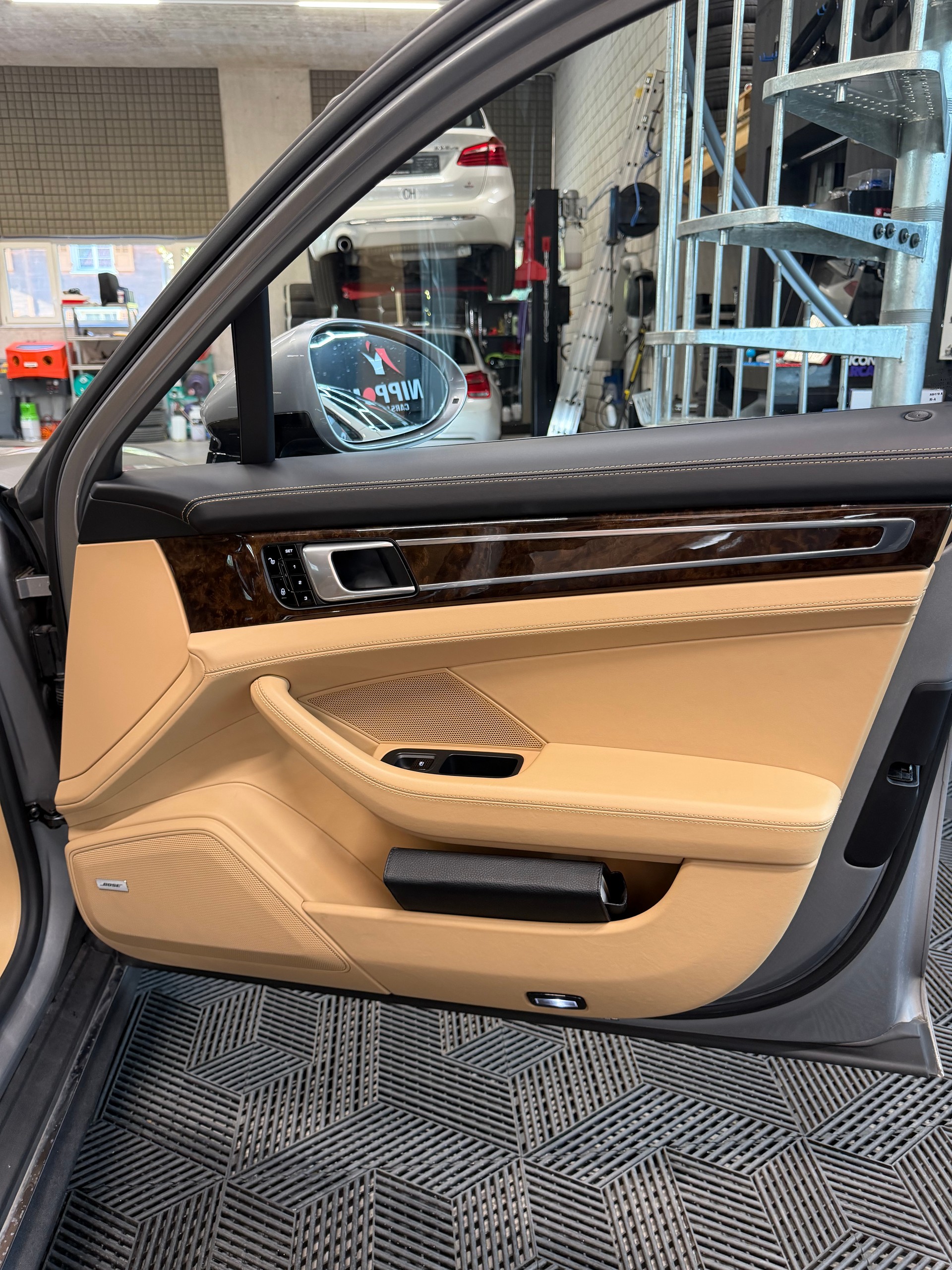 PORSCHE Panamera 4 E-Hybrid Executive PDK-image-21