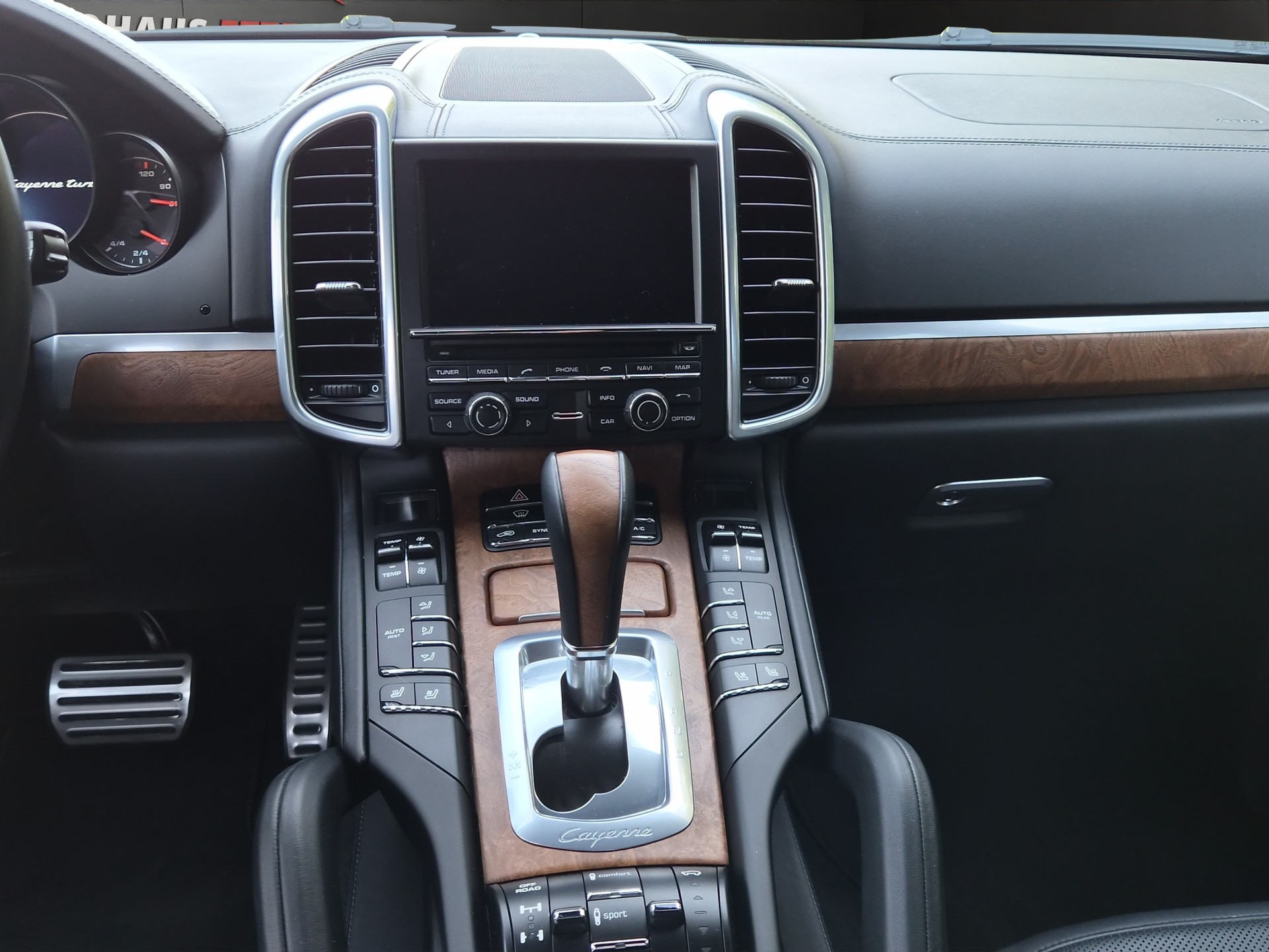 PORSCHE Cayenne Turbo-image-10
