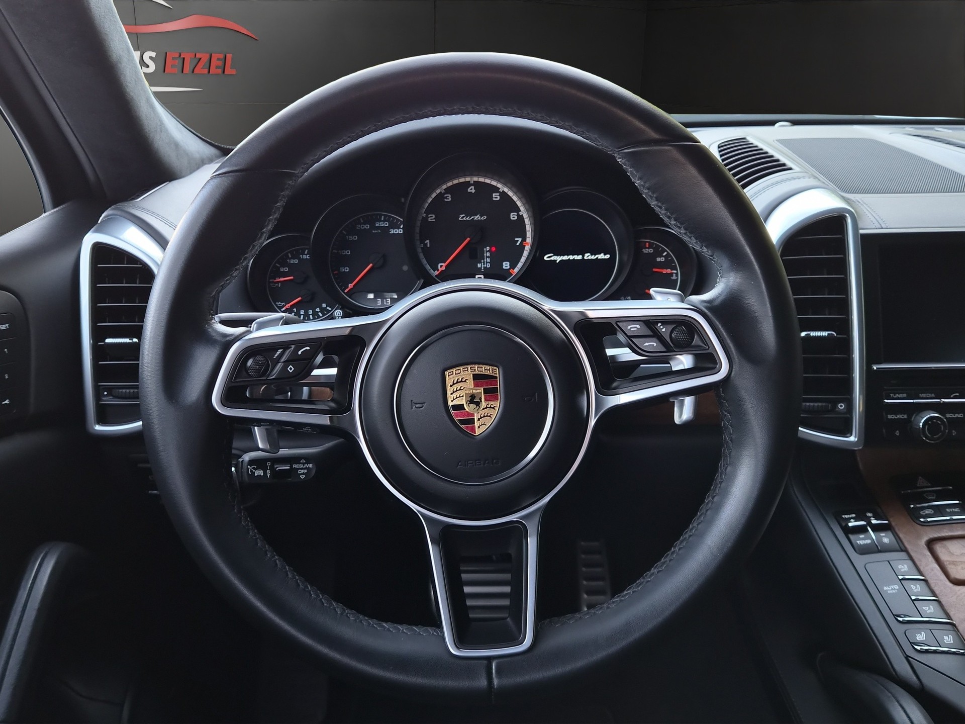 PORSCHE Cayenne Turbo-image-9