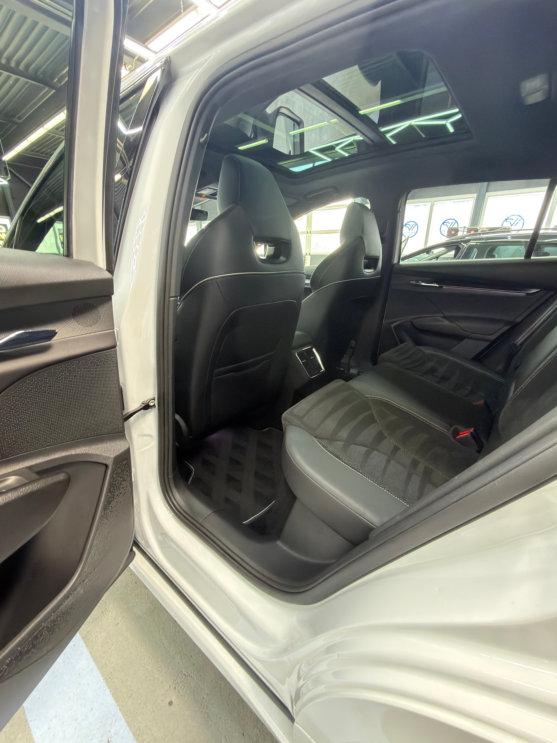 SKODA Enyaq iV 80 SportLine-image-10