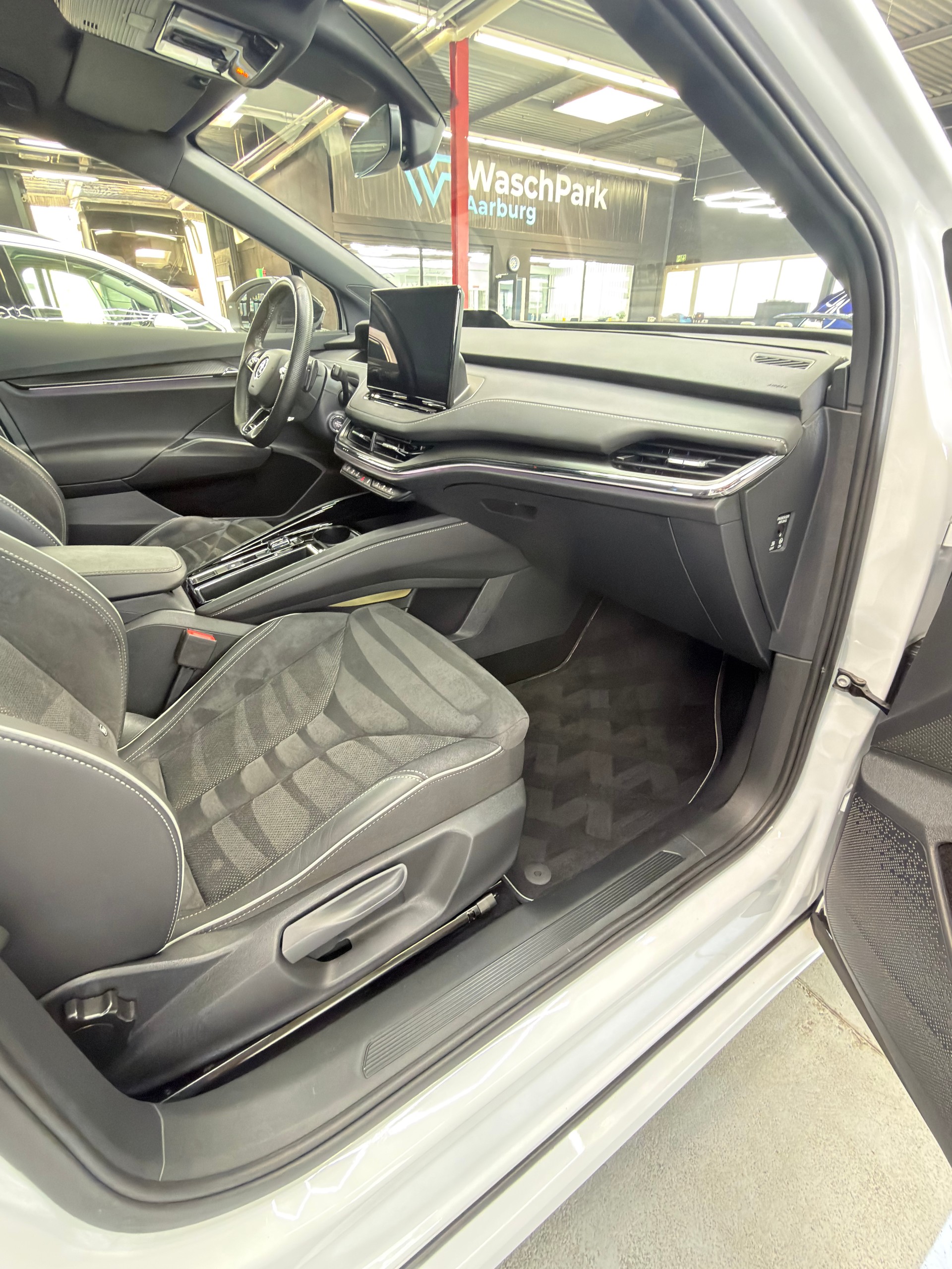 SKODA Enyaq iV 80 SportLine-image-8