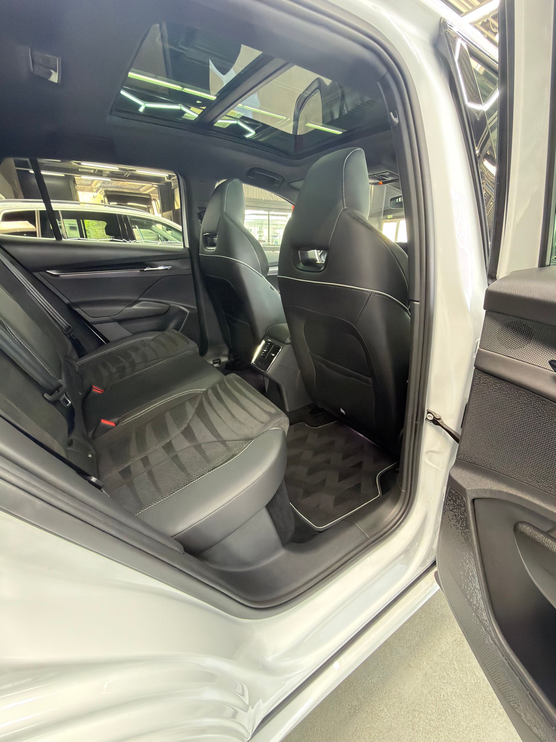 SKODA Enyaq iV 80 SportLine-image-9