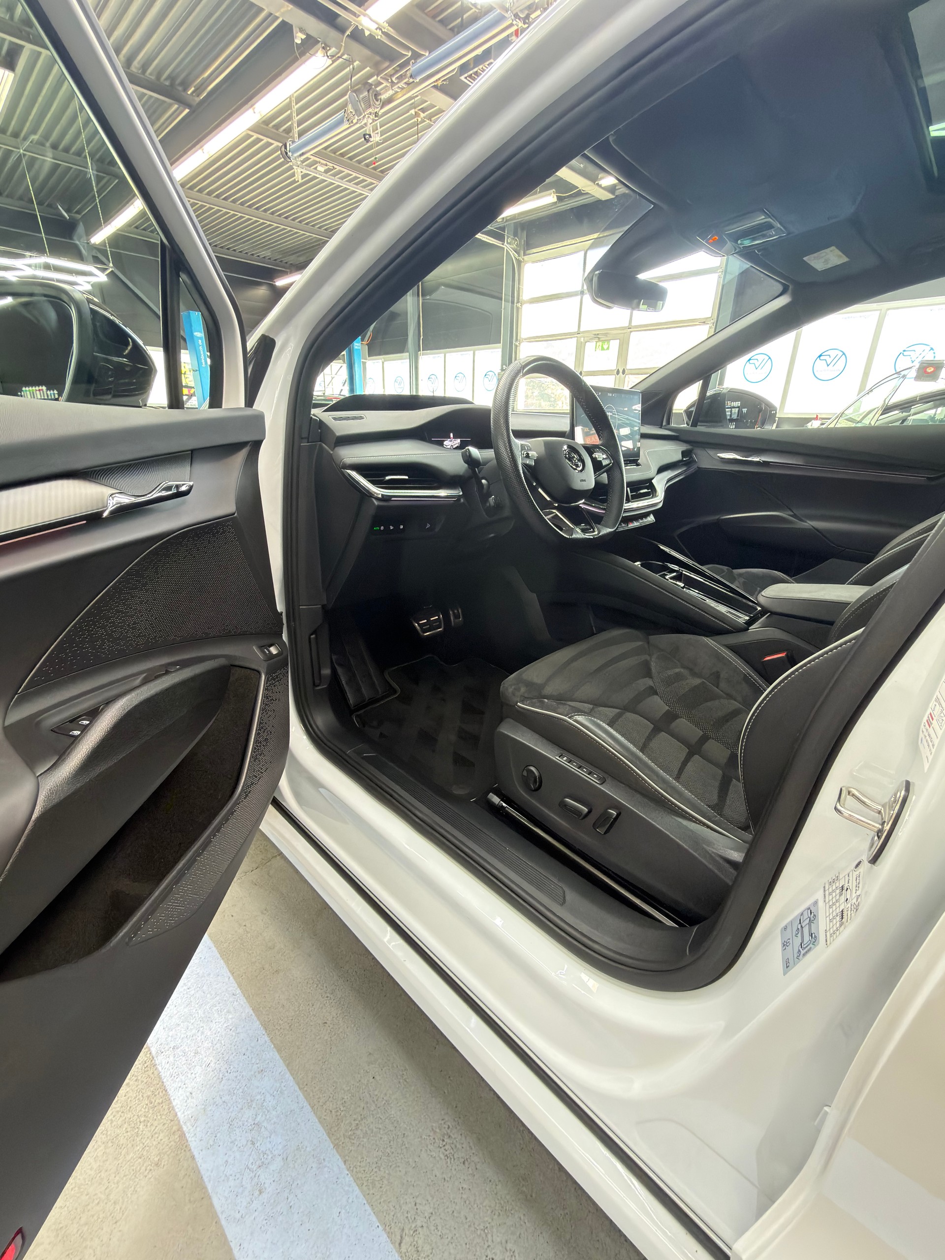 SKODA Enyaq iV 80 SportLine-image-7
