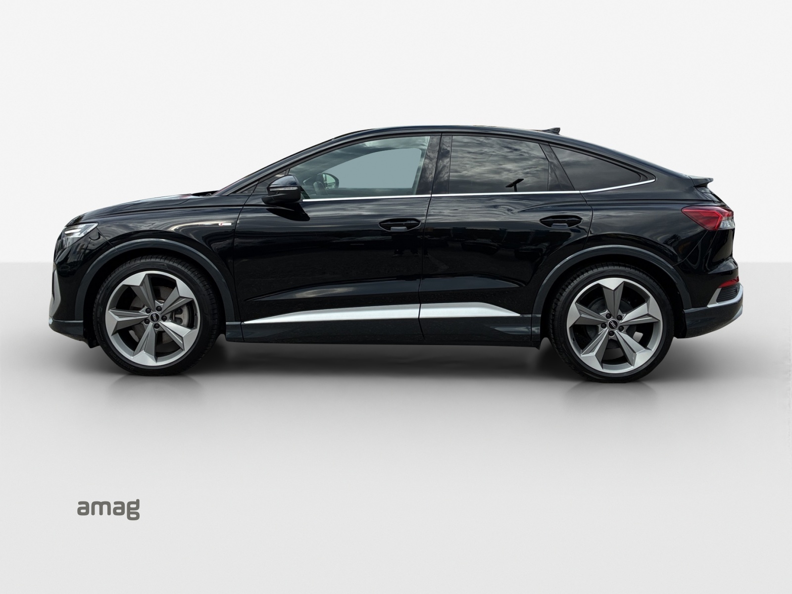 AUDI Q4 Sportback e-tron 50 quattro-image-1