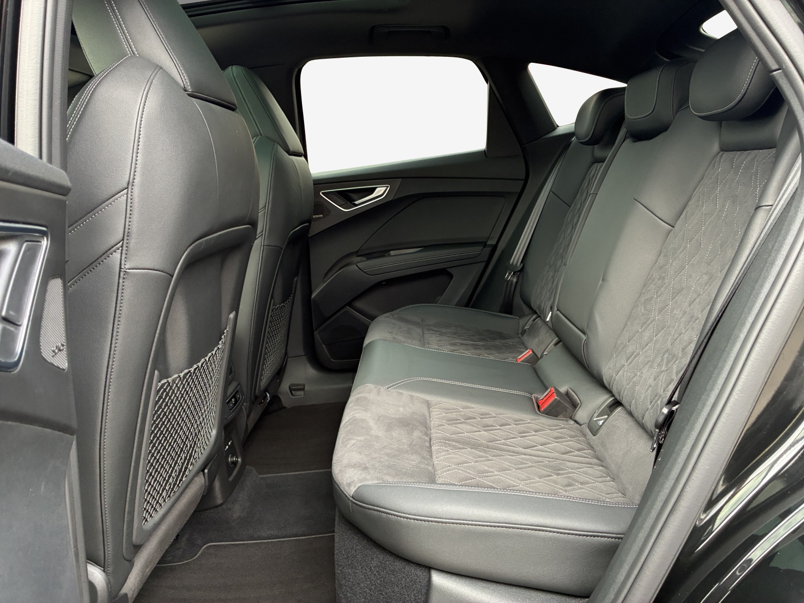 AUDI Q4 Sportback e-tron 50 quattro-image-11