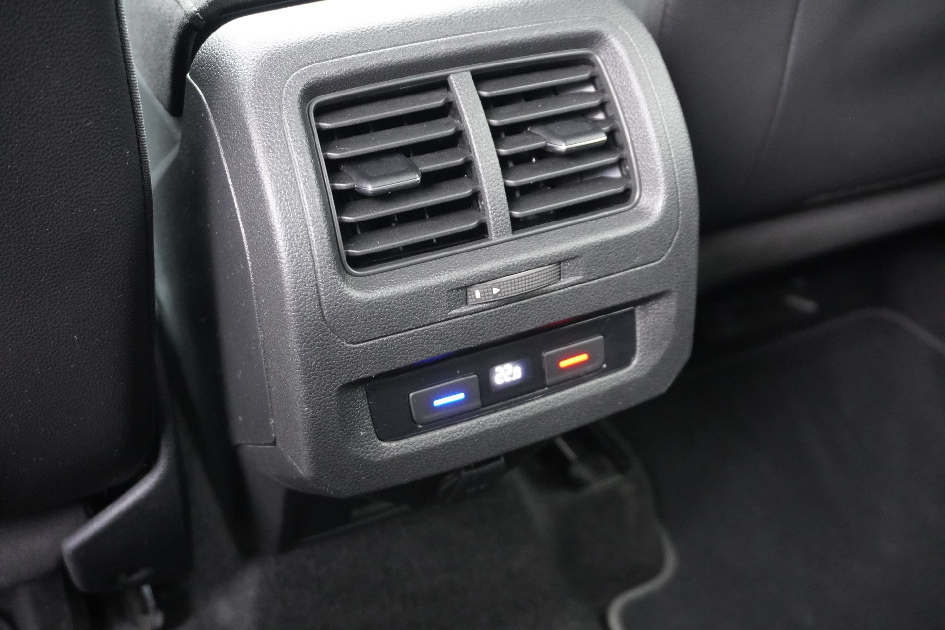 VW Touran 2.0 TDI BlueMotion Technology Comfortline DSG-image-13