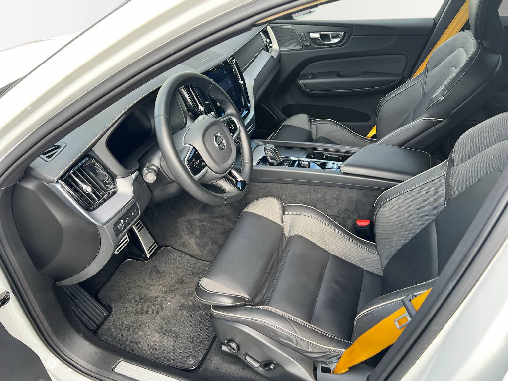VOLVO XC60 2.0 T8 TE Polestar eAWD-image-14
