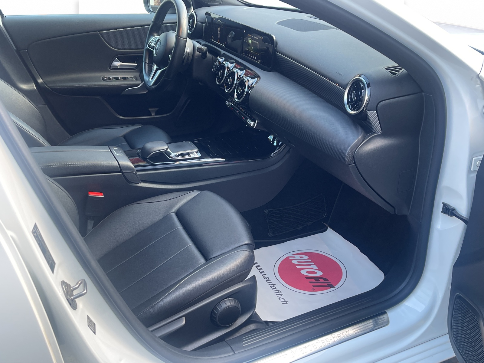 MERCEDES-BENZ A 180 Progressive 7G-DCT-image-15