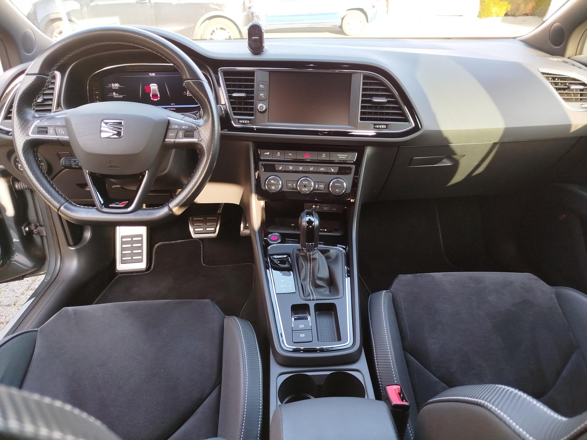 SEAT Leon ST 2.0 TSI Cupra 370 4 Drive DSG-image-8