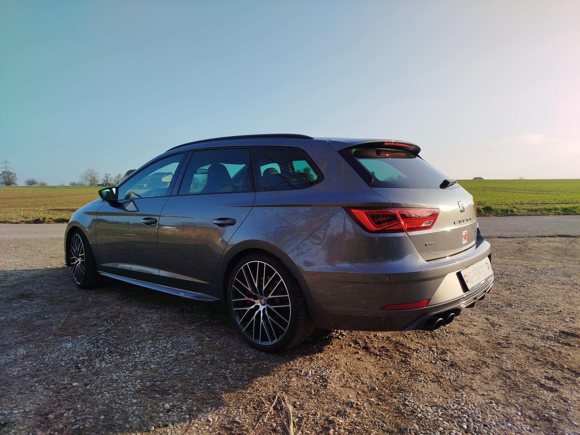 SEAT Leon ST 2.0 TSI Cupra 370 4 Drive DSG-image-1