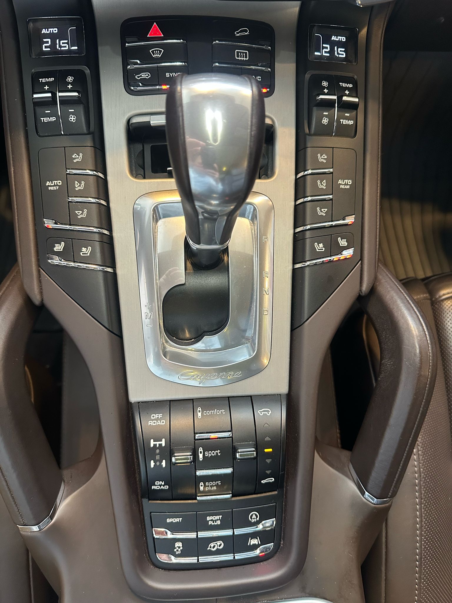 PORSCHE Cayenne Turbo-image-15
