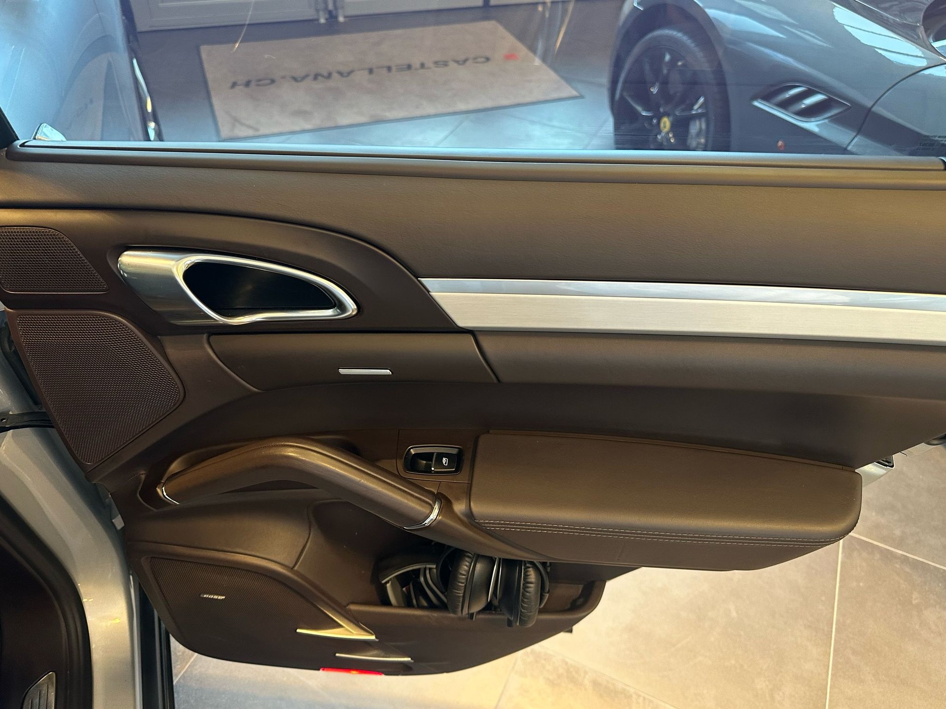 PORSCHE Cayenne Turbo-image-21