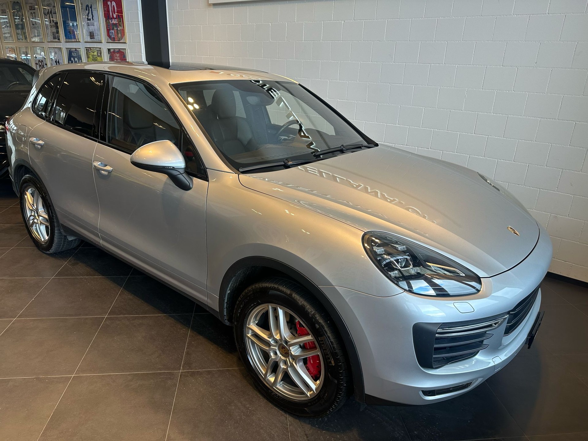 PORSCHE Cayenne Turbo-image-1