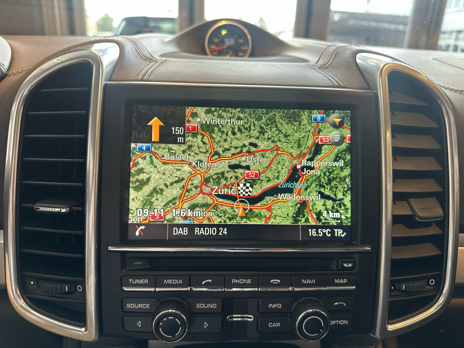 PORSCHE Cayenne Turbo-image-14
