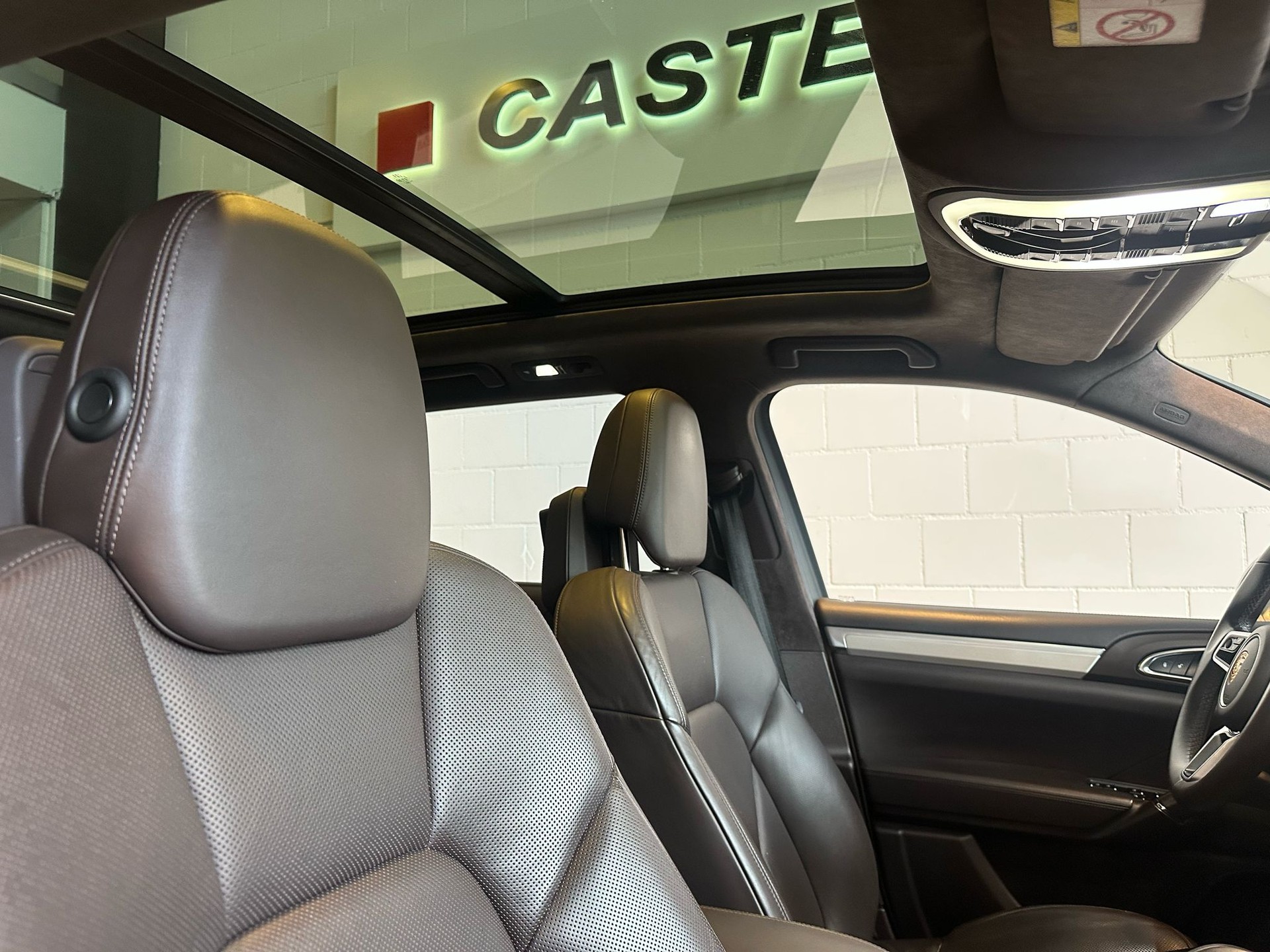 PORSCHE Cayenne Turbo-image-9