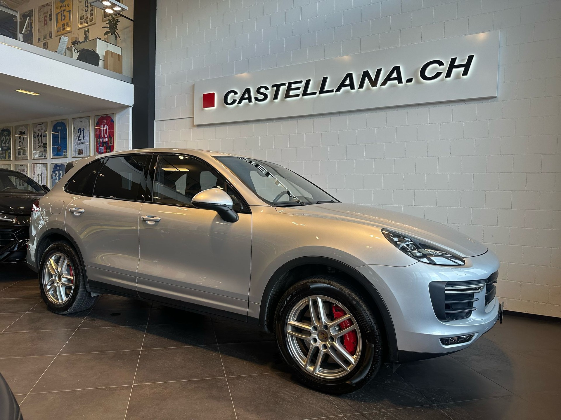 PORSCHE Cayenne Turbo-image-0