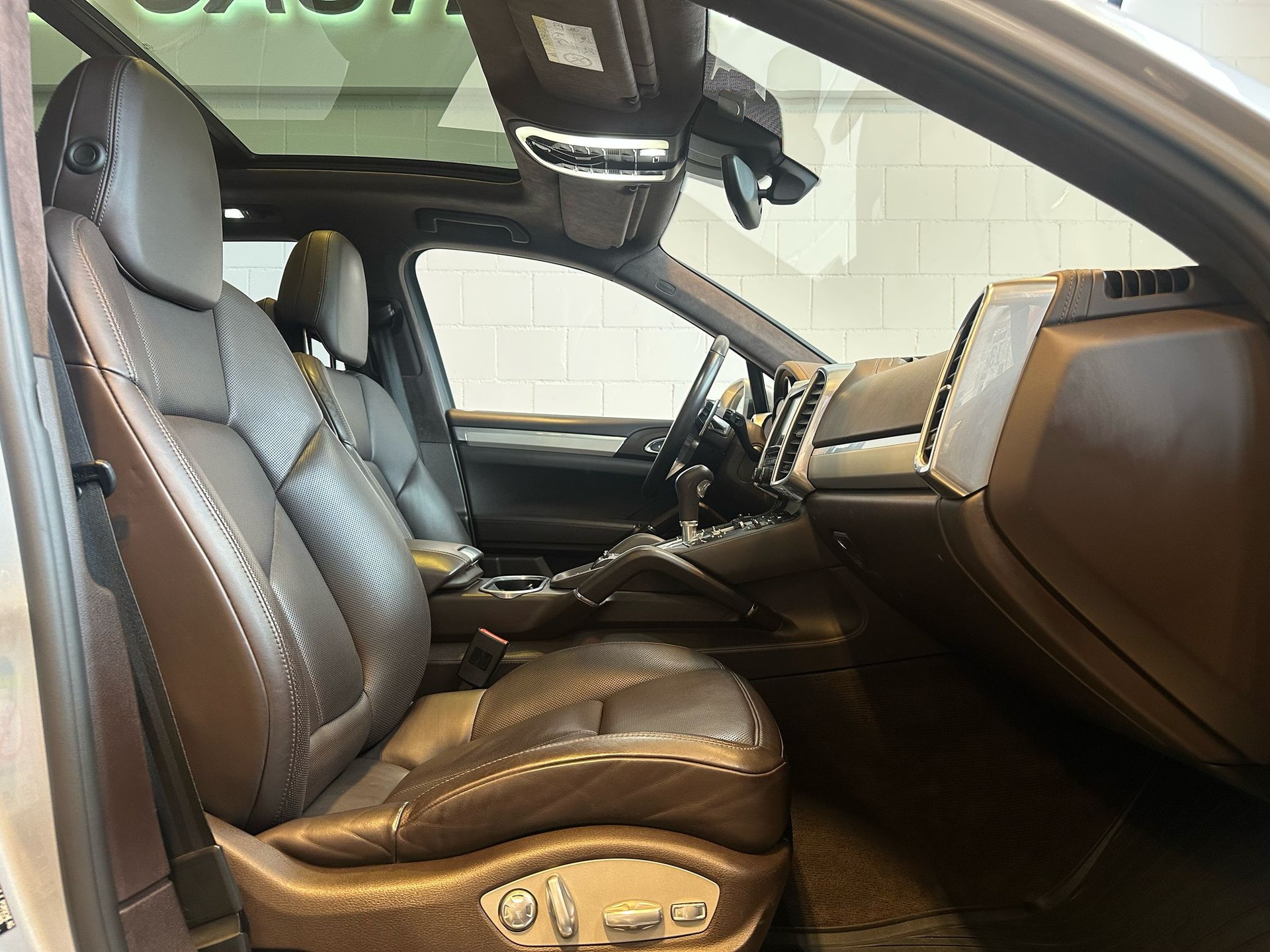 PORSCHE Cayenne Turbo-image-8