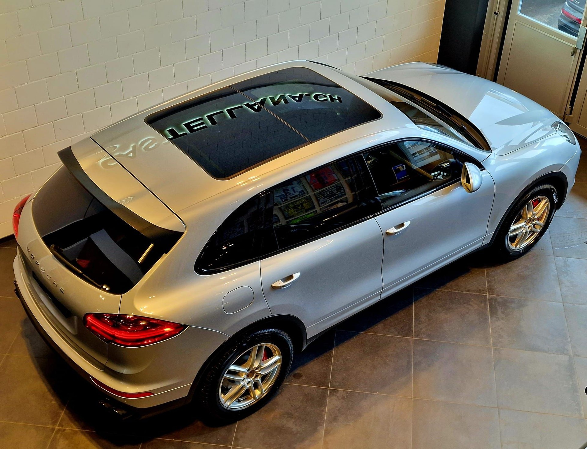 PORSCHE Cayenne Turbo-image-5