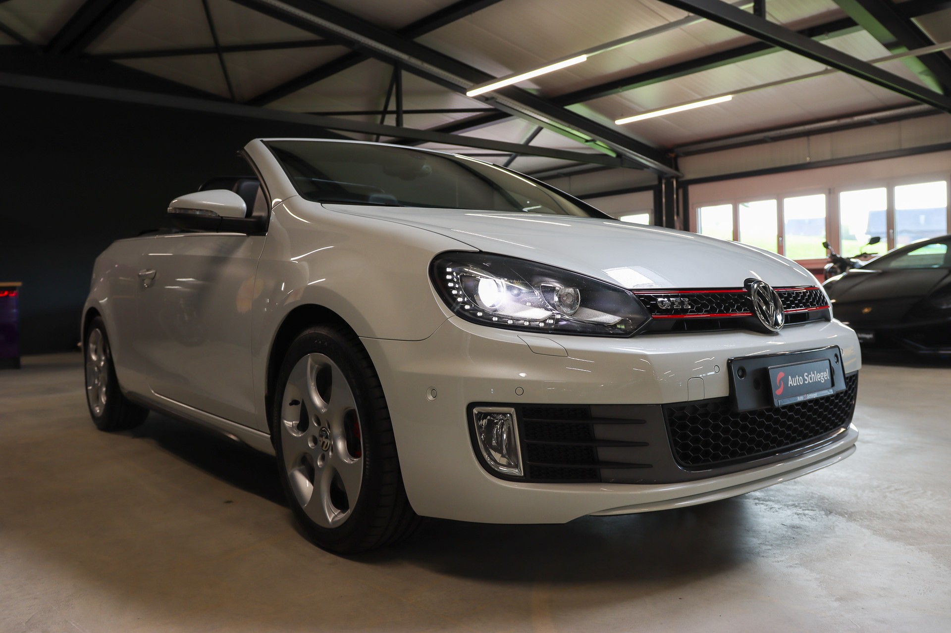 VW Golf Cabrio 2.0 TSI GTI DSG-image-10
