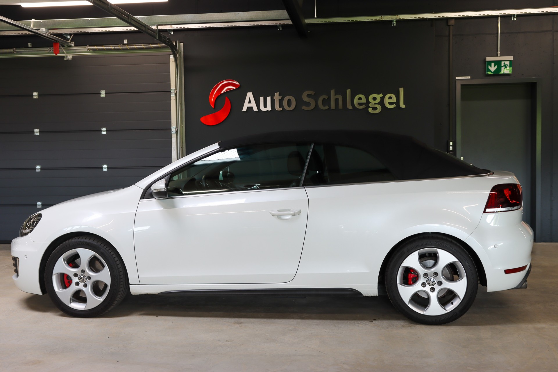 VW Golf Cabrio 2.0 TSI GTI DSG-image-2