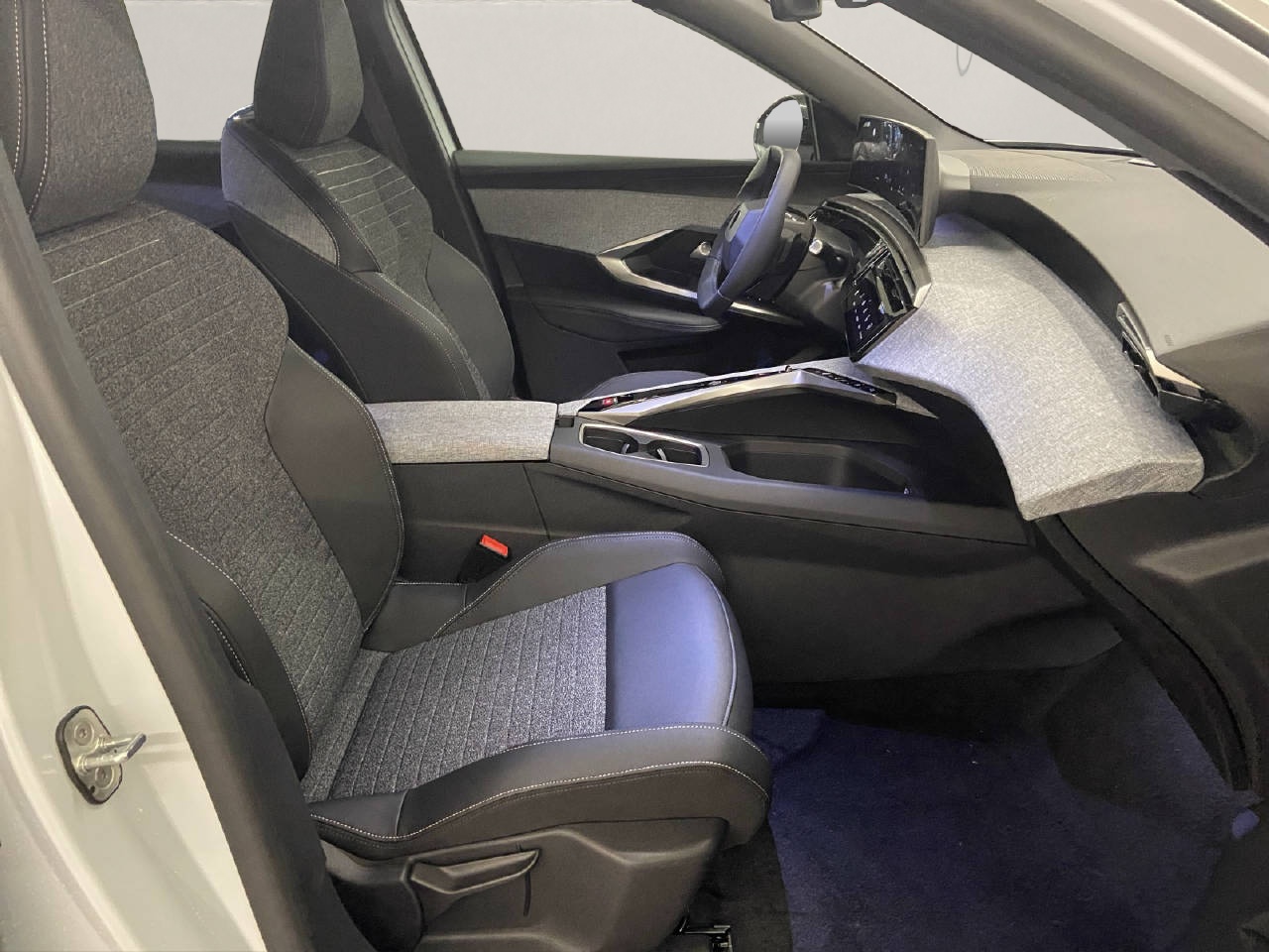 PEUGEOT 5008 1.2 Hybrid Allure Premium-image-10