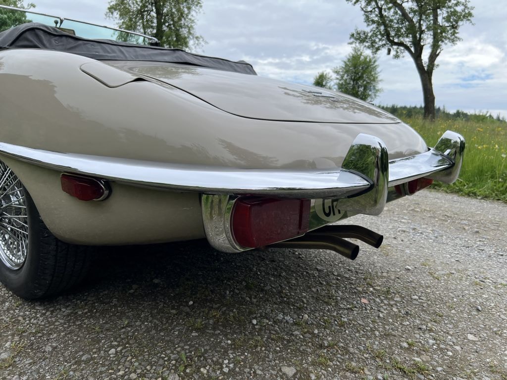 JAGUAR Roadster-image-11