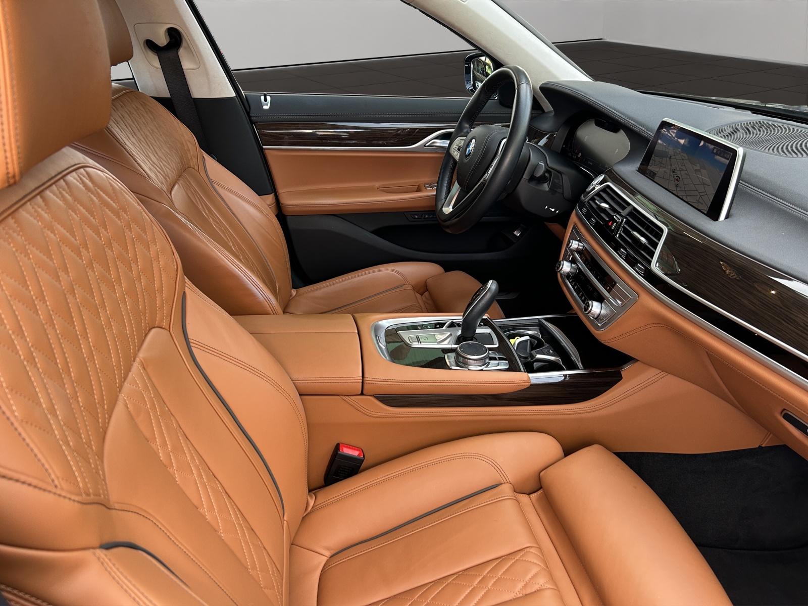 BMW 750i xDrive-image-11
