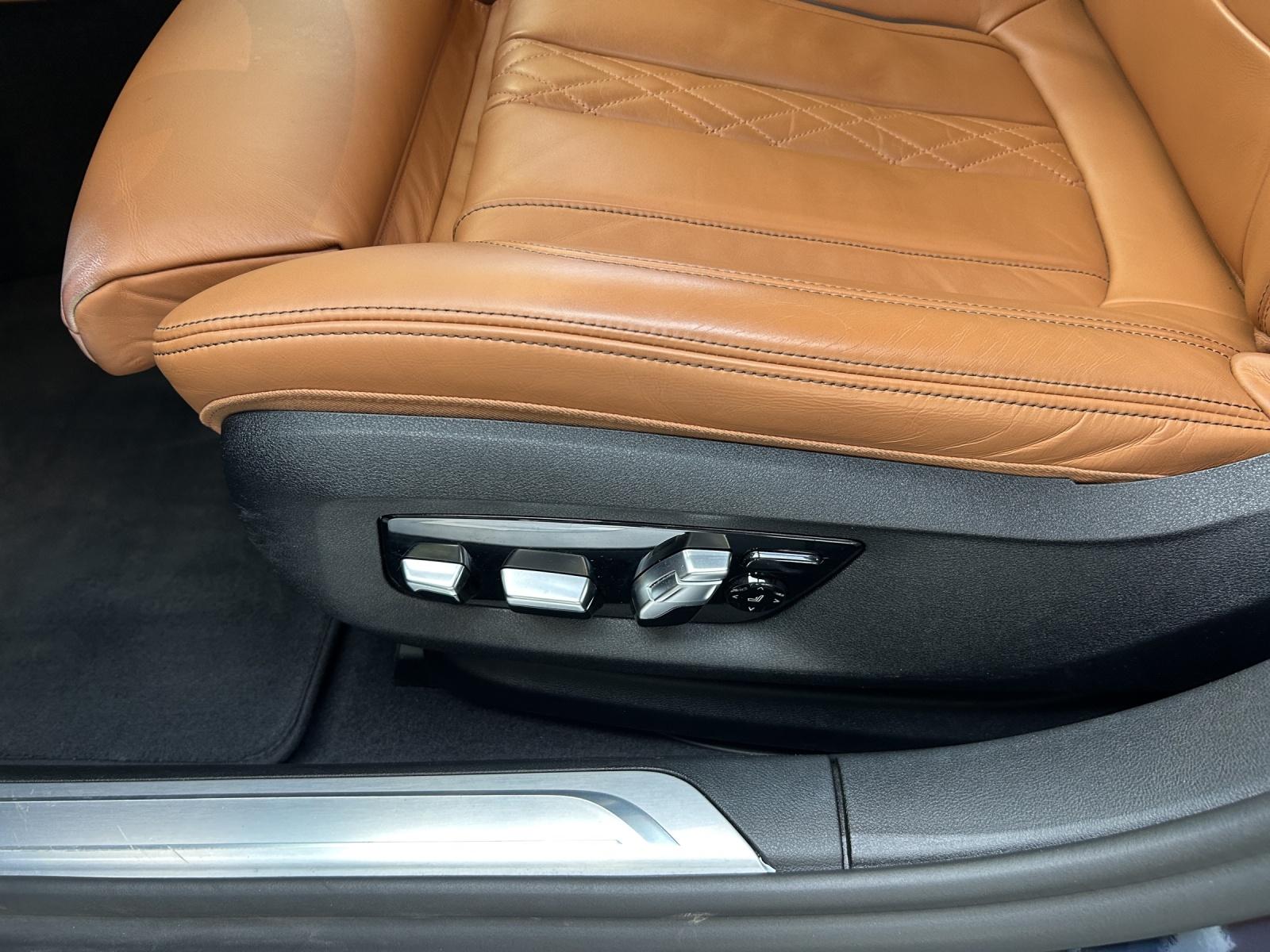 BMW 750i xDrive-image-14