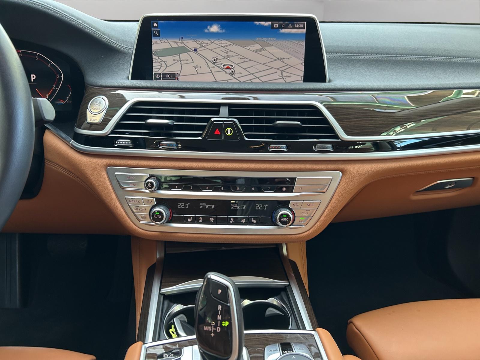 BMW 750i xDrive-image-10