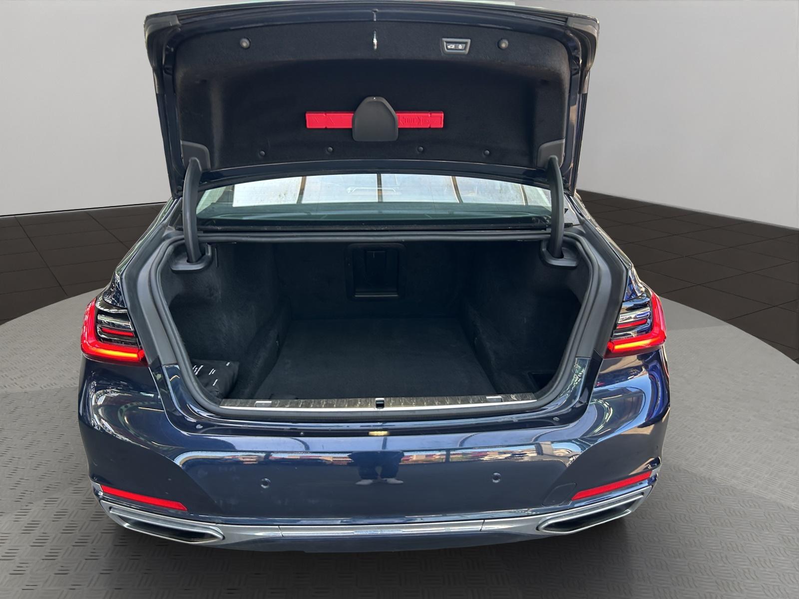 BMW 750i xDrive-image-18