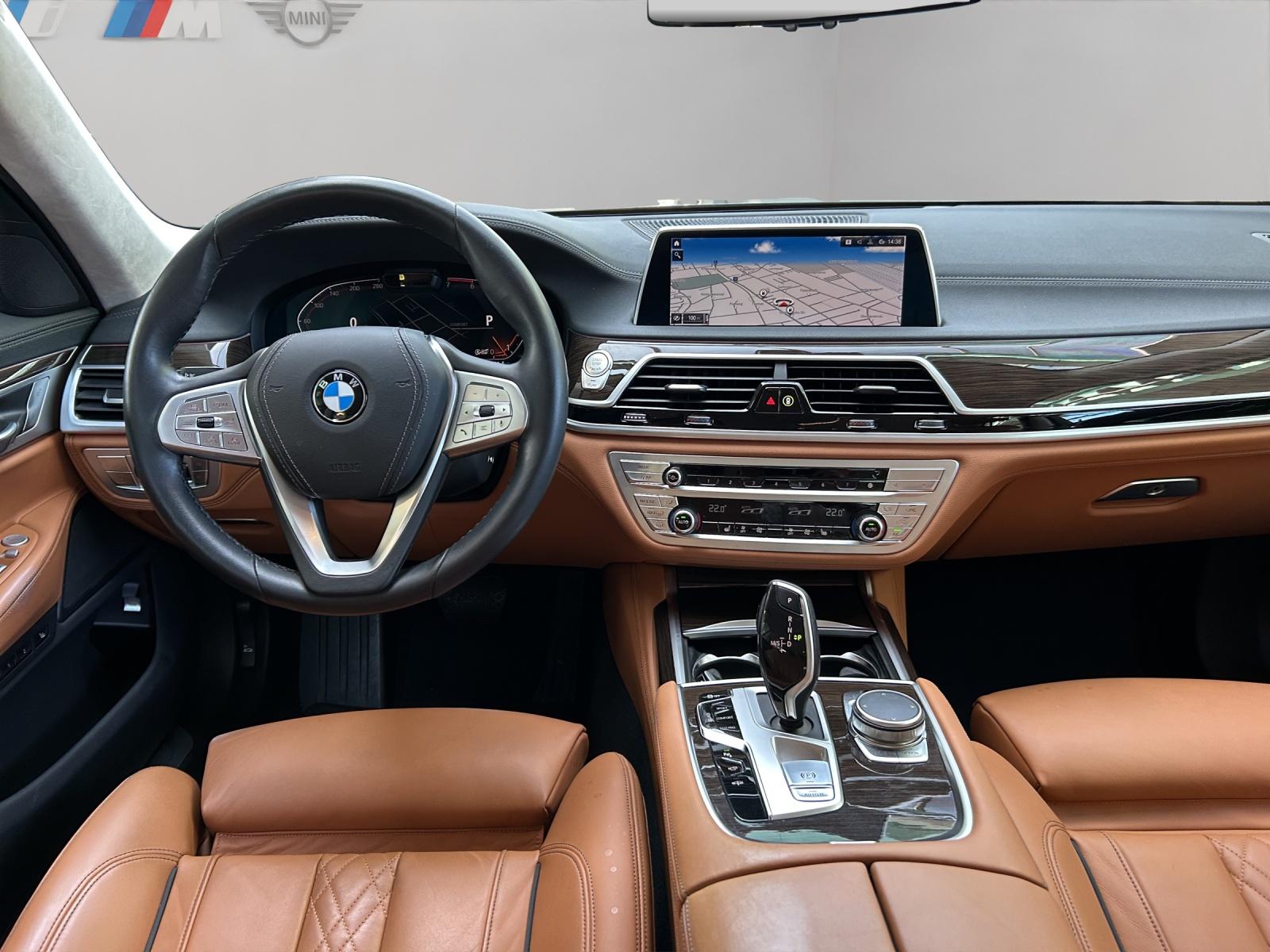 BMW 750i xDrive-image-6
