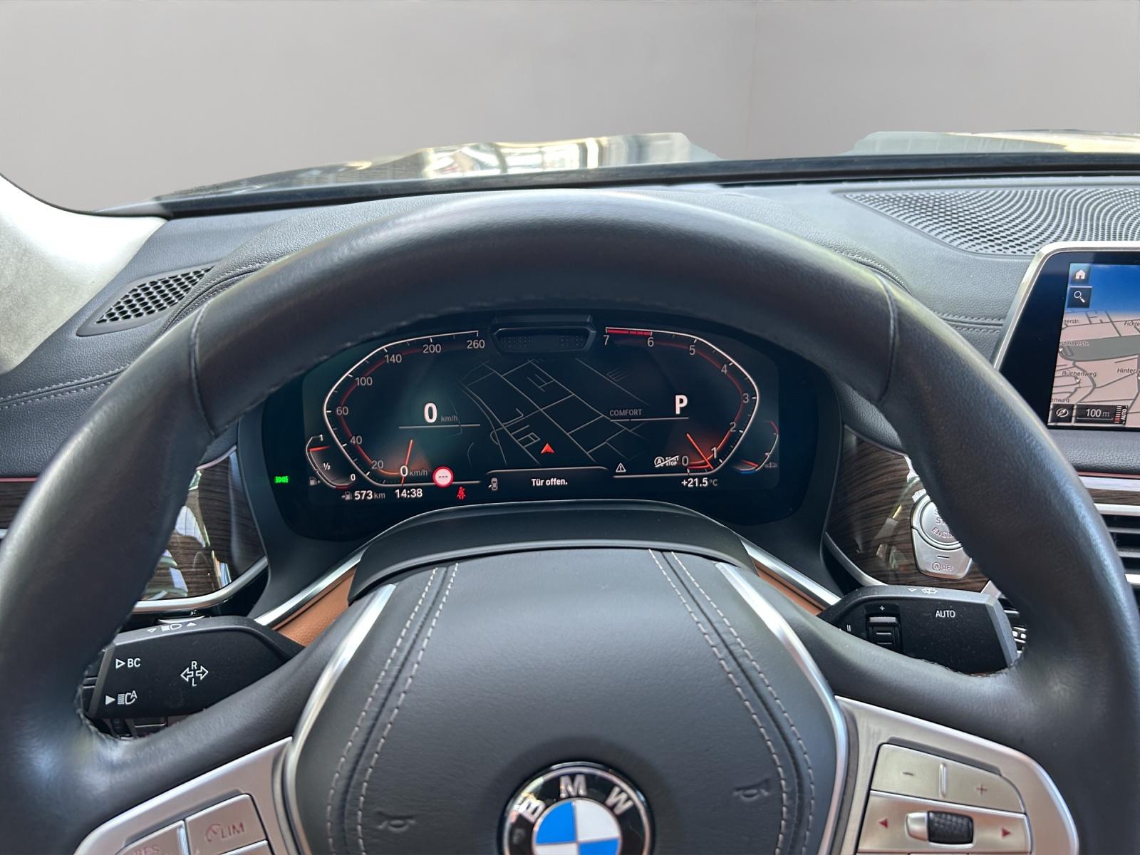 BMW 750i xDrive-image-8