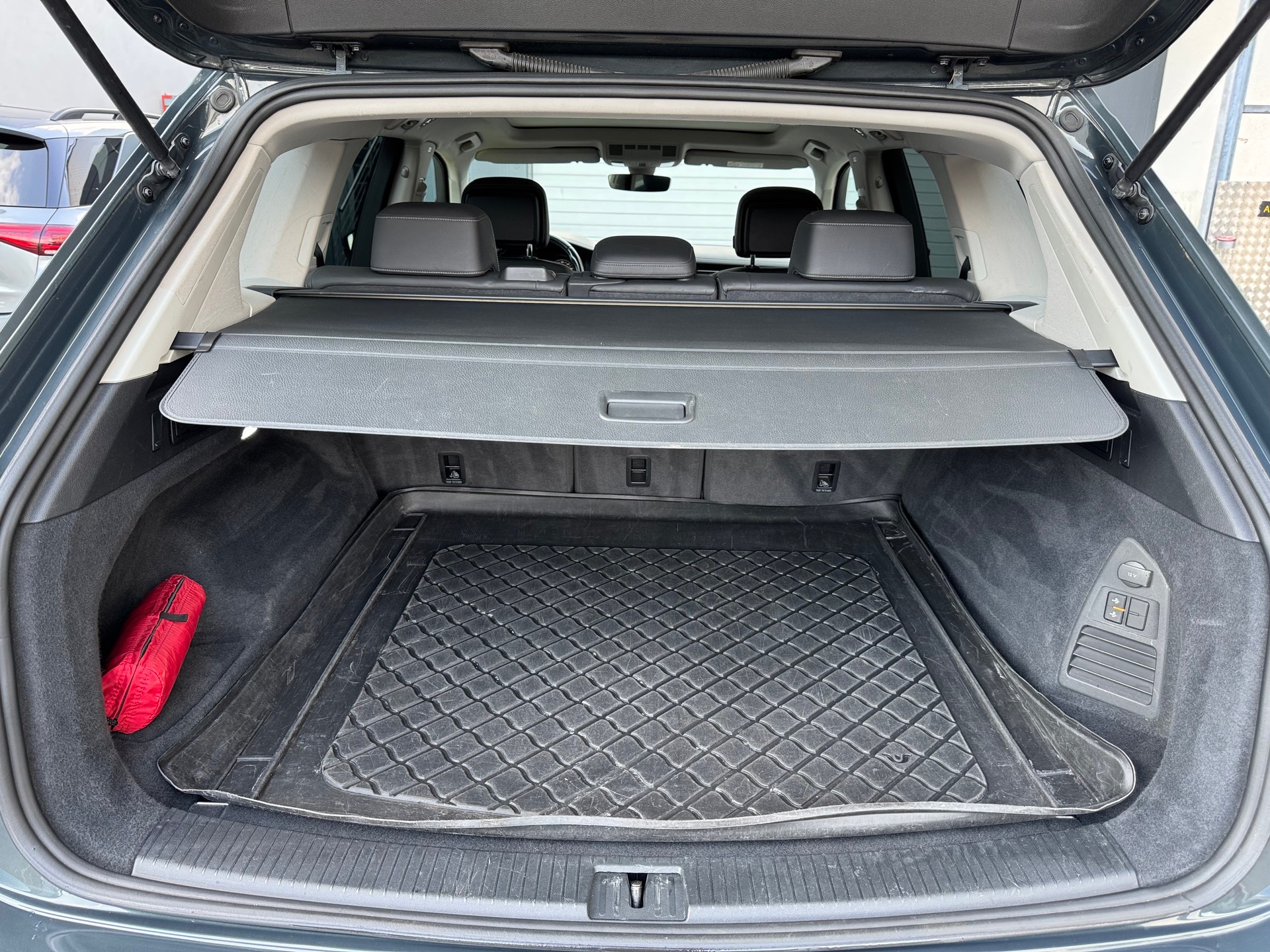 VW Touareg 3.0 TDI Elegance Tiptronic-image-14