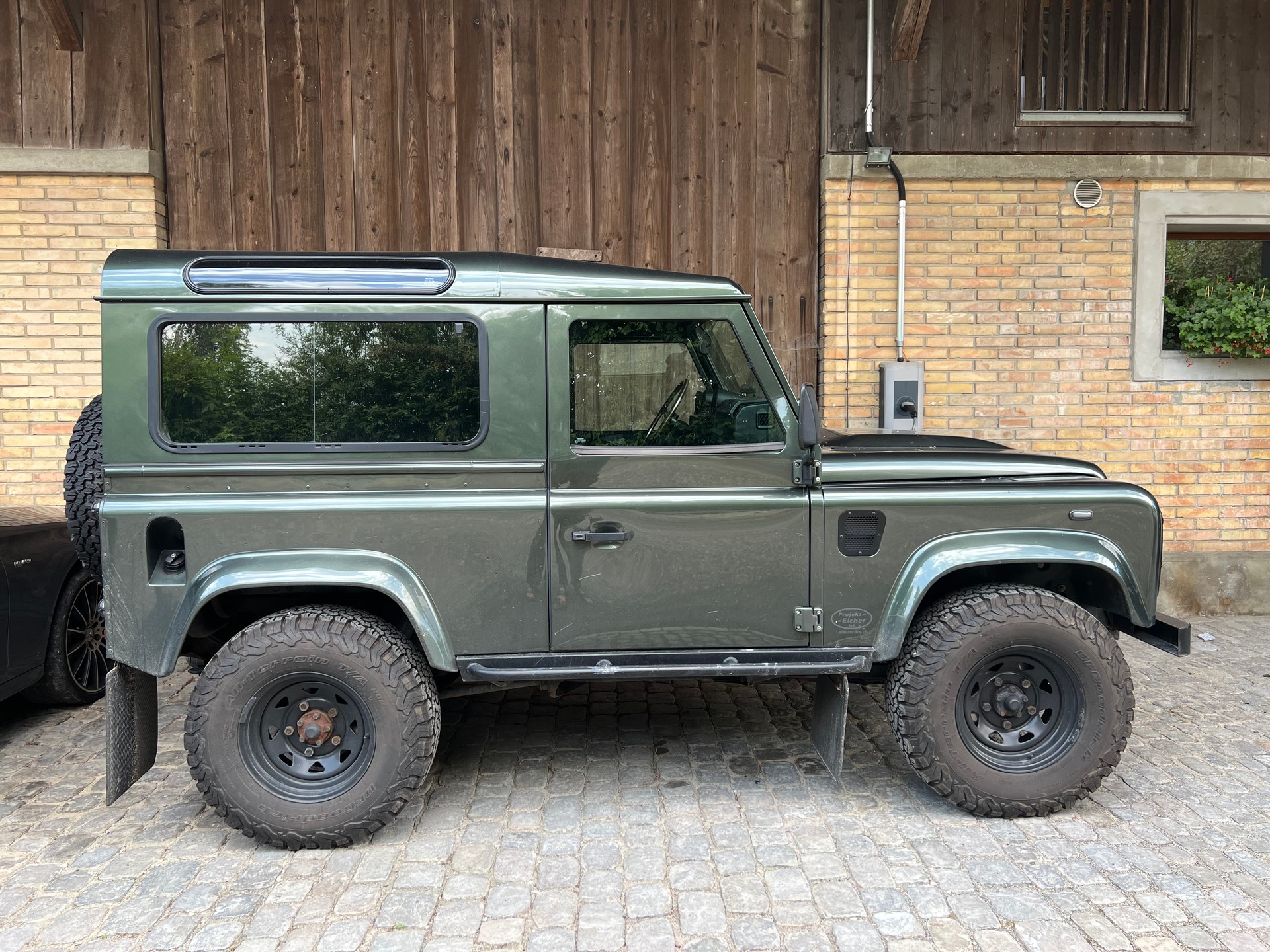 LAND ROVER 90 TD4-image-2