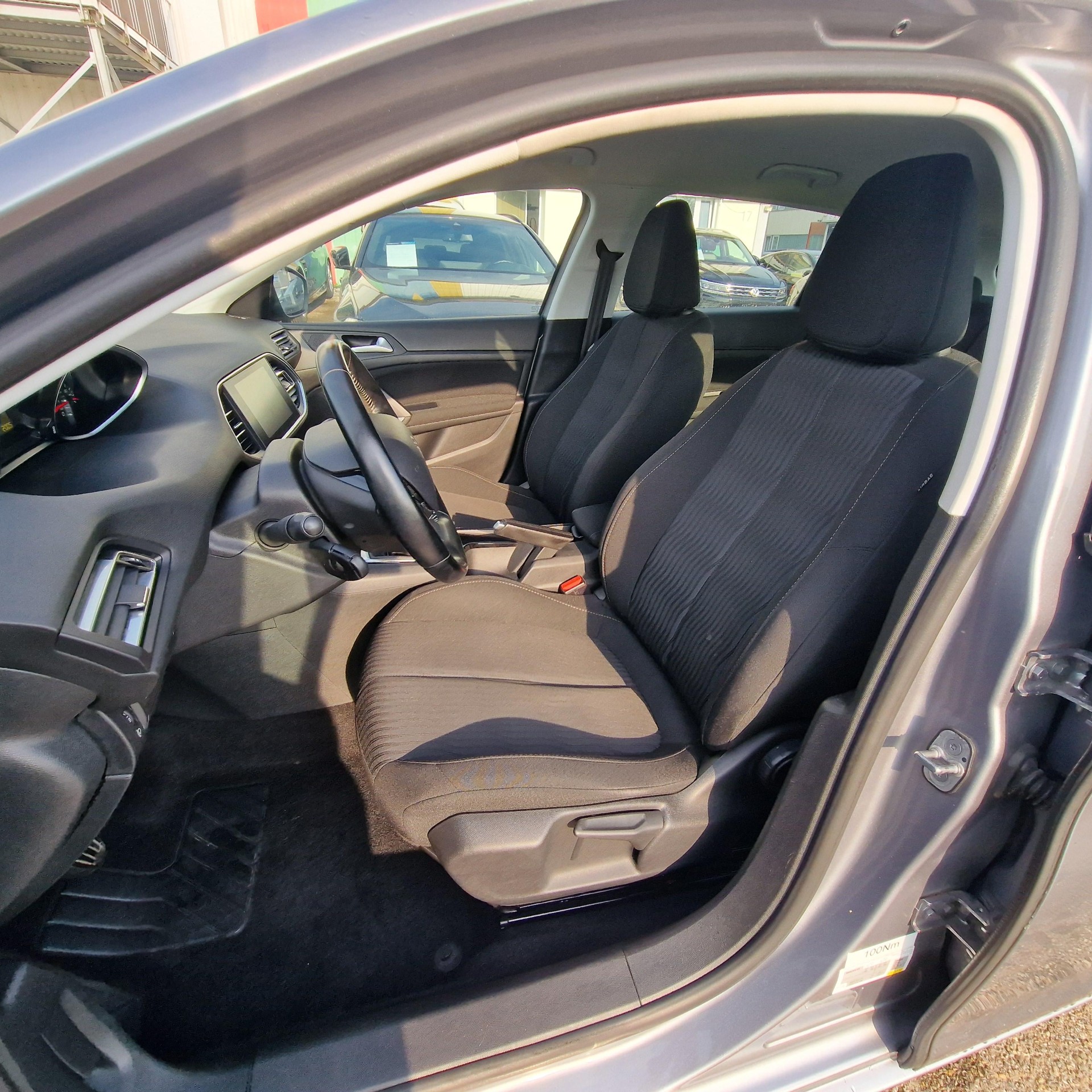 PEUGEOT 308 1.2 THP Active-image-8
