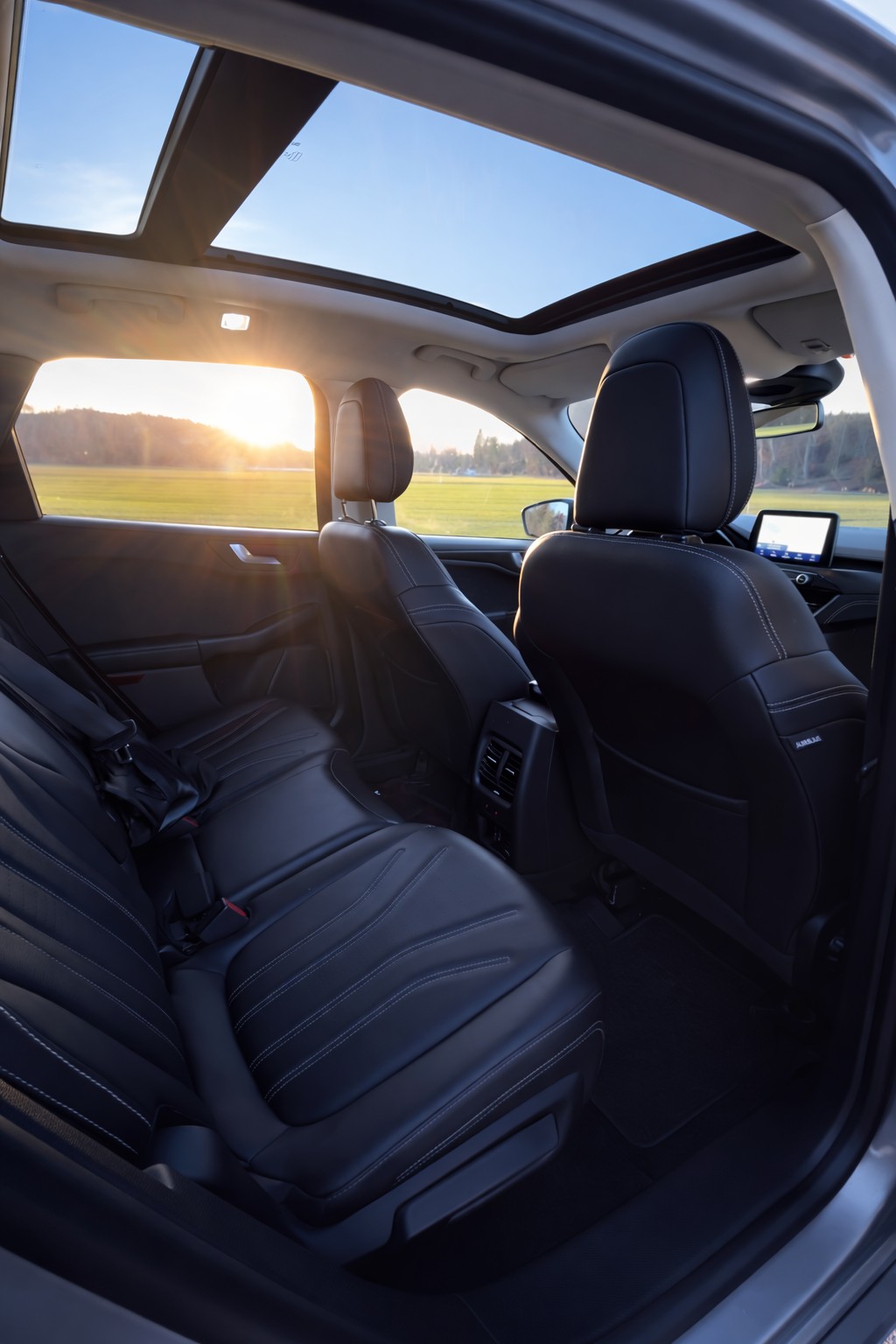 FORD Ford Kuga Vignale AWD Voll-Hybrid – Panorama – 8-fach bereift-image-6