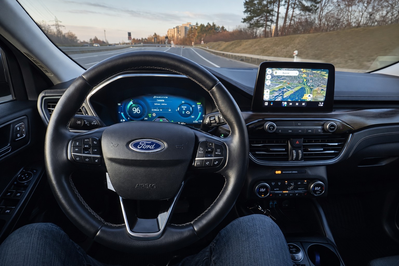 FORD Ford Kuga Vignale AWD Voll-Hybrid – Panorama – 8-fach bereift-image-8