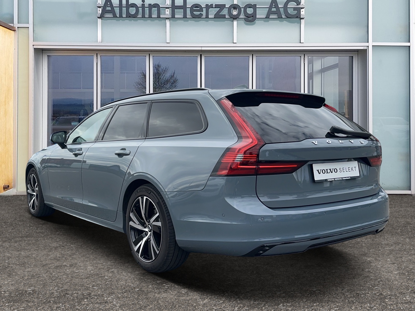 VOLVO V90 2.0 T6 TE R-Design 11,6kWh eAWD-image-2
