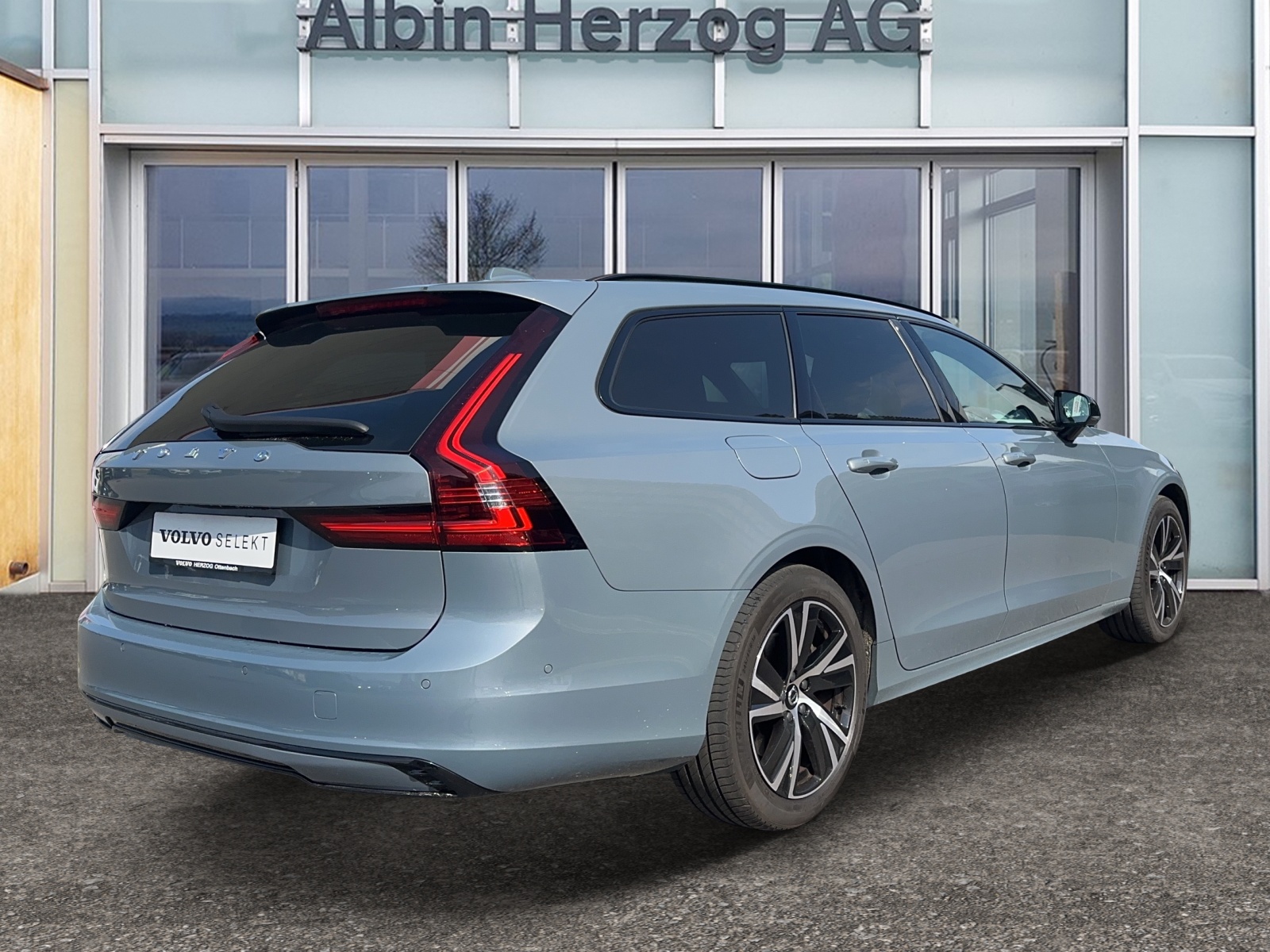 VOLVO V90 2.0 T6 TE R-Design 11,6kWh eAWD-image-3